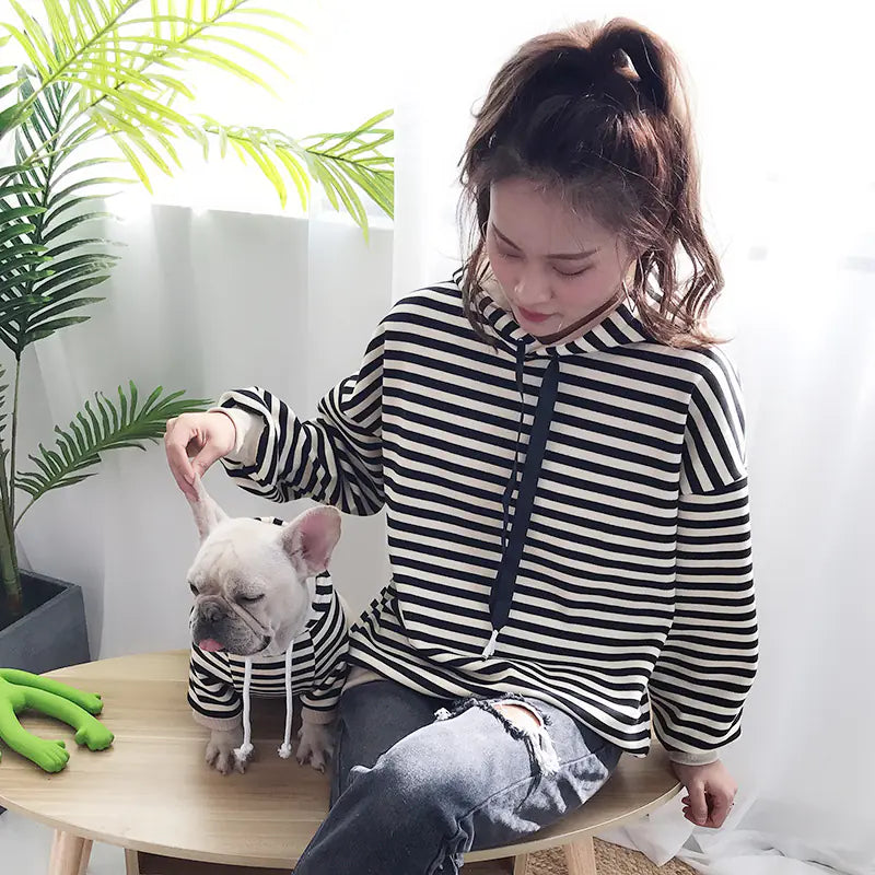 T-shirt rayé à capuche pour animaux et propriétaires