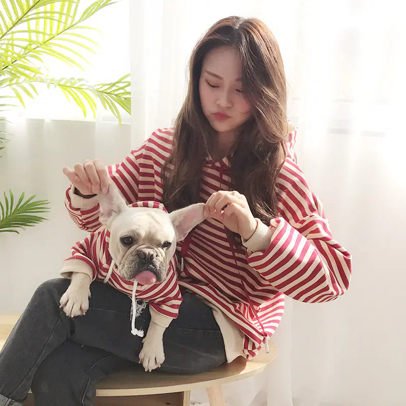 T-shirt rayé à capuche pour animaux et propriétaires